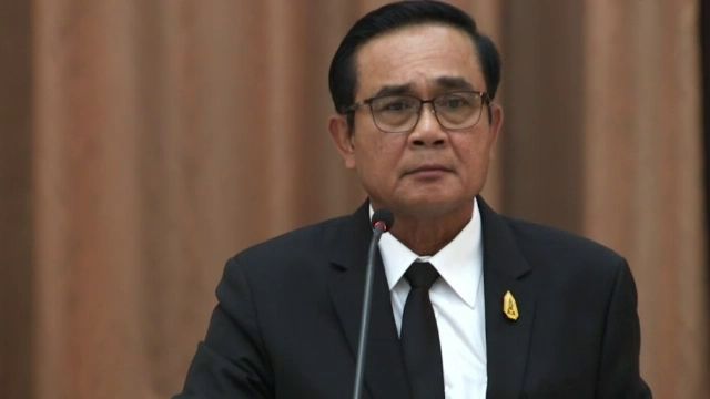 นายกฯ เมินโพล ยืนยันก้าวข้าม "ทักษิณ-ยิ่งลักษณ์"