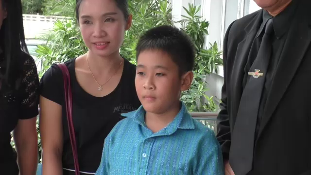 "ด.ช.ภูริต" เก็บสร้อยข้อมือทองคำคืนเจ้าของชาวลาว  