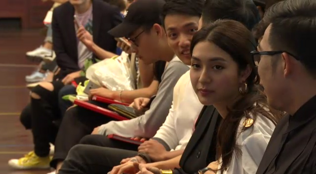 "มิว นิษฐา" ให้กำลังใจรุ่นน้องแฟชั่นโชว์โปรเจกต์จบ