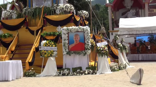 ฌาปนกิจศพ “สามเณรปลื้ม” แม่เรียกร้องประหารผู้ต้องหา