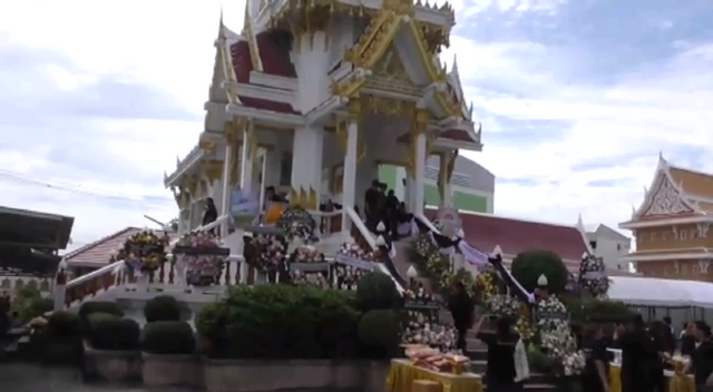 ประชาชนนับพันคนร่วมอาลัยน้องรุ้งที่ถูกฆ่าถ่วงน้ำ