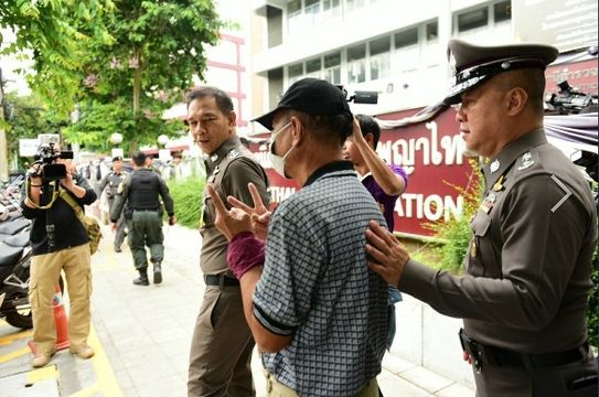 ตำรวจนำผู้ต้องหาคดีระเบิดไปทำแผนประกอบคำรับสารภาพ วันที่ 2