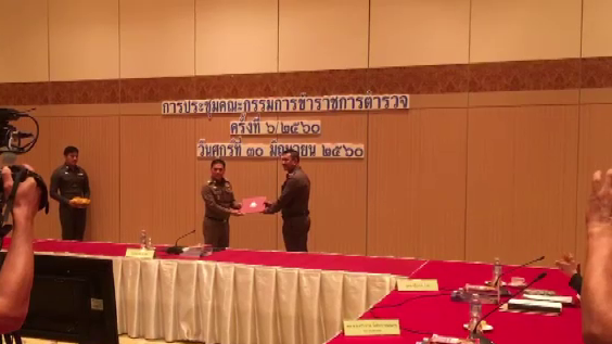 ผบ.ตร.มอบเกียรติบัตรเชิดชู “ด.ต.นิรุต” ช่วยชีวิตชายเครียดจี้คอตัวเอง 