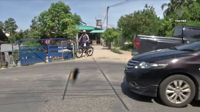 ชาวบ้านรุกที่สร้างบ้านคร่อมรางรถไฟ หาดใหญ่-สงขลา