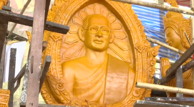 เทียนพรรษาถวายความอาลัยในหลวง ร.9