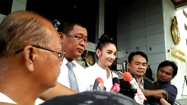 “แพท ณปภา” เข้ารายงานตัวระหว่างฝากขังครั้งที่ 6 