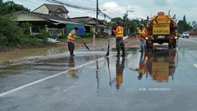 กรมทางหลวงสรุปน้ำท่วม 14 จังหวัด กระทบ 29 เส้นทาง-การจราจรผ่านไม่ได้ 17 แห่งจาก 39 แห่ง