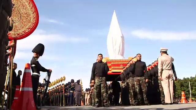 ฝึกซ้อมพลฉุดราชรถ  3,000 คนในขบวน "พระบรมราชอิสริยยศ" 