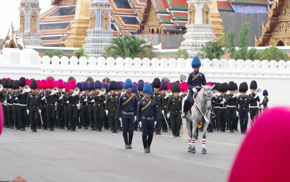 คลื่นประชาชนรอชมการซ้อมย่อย "ริ้วขบวนพระบรมราชอิสริยยศ"