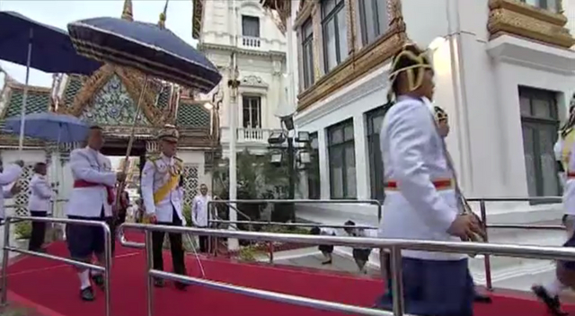 สมเด็จพระเจ้าอยู่หัว เสด็จพระราชดำเนินบำเพ็ญพระราชกุศลครบรอบ 1 ปี วันสวรรคต ในหลวง รัชกาลที่ 9 