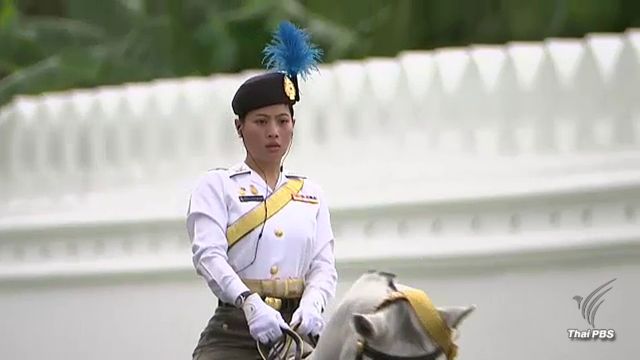 พระองค์เจ้าสิริวัณณวรีฯ ทรงม้านำซ้อมขบวนพระบรมราชอิสริยยศ ริ้วขบวนที่ 6