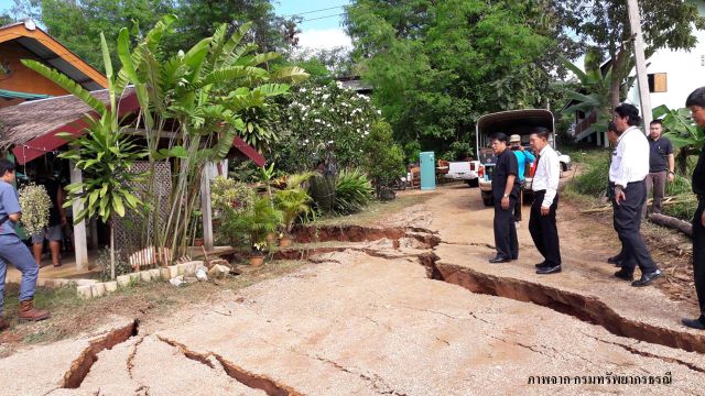 เตรียมเจาะสำรวจชั้นดินหาสาเหตุดินทรุดตัวใน อ.แม่เมาะ