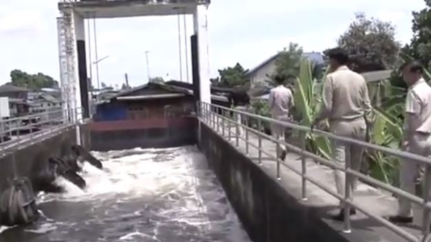 ชลประทานปทุมธานี โต้ข่าวลือประตูระบายน้ำบางหลวง-เชียงรากแตก 