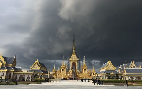 กรมศิลปากร ซ้อมยก “นพปฎลมหาเศวตฉัตร” ยอดพระเมรุมาศ