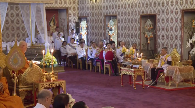 สมเด็จพระเจ้าอยู่หัว ทรงบำเพ็ญพระราชกุศลออกพระเมรุพระบรมศพ ในหลวง รัชกาลที่ 9 