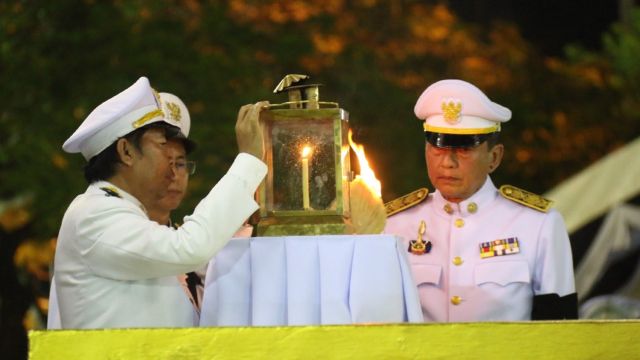 จ.สงขลา ประกอบพิธีเผาดอกไม้จันทน์ 