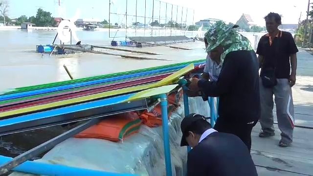 อ่างทองจัดงาน "ลอยกระทง" ริมแม่น้ำเจ้าพระยา
