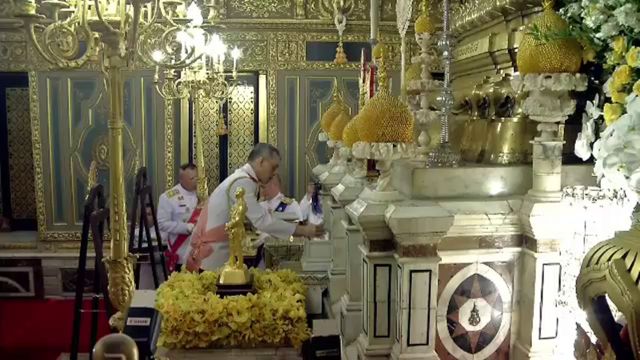 สมเด็จพระเจ้าอยู่หัว ทรงบรรจุพระบรมราชสรีรางคาร รัชกาลที่ 9