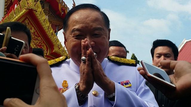 "พล.อ.ประวิตร" ไม่รู้สาเหตุ รมว.แรงงาน ลาออก ยัน ครม.ไม่มีรอยร้าว