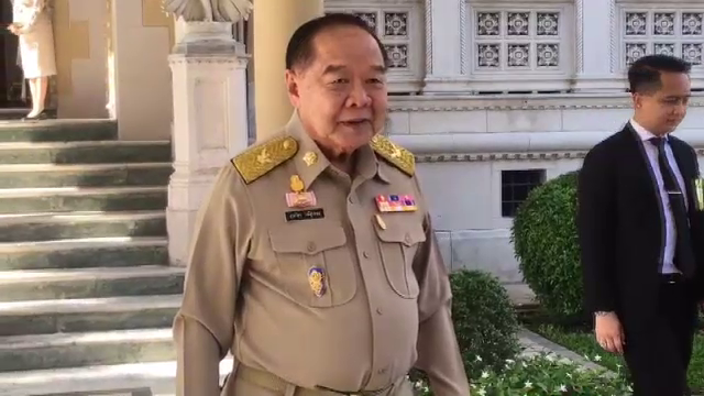 “พล.อ.ประวิตร” ปัดตอบคำถามปรับย้าย ผบ.ตร. – ปรับ ครม. 