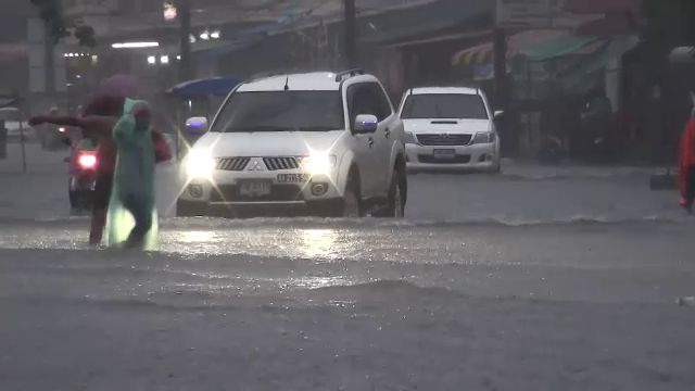 กรมชลฯ ระดมเครื่องสูบน้ำรับมือฝนตกในภาคใต้