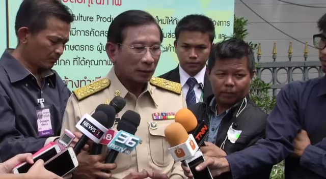 "พล.อ.ฉัตรชัย" ระบุพร้อมพักผ่อน หากถูกปรับออกจากคณะรัฐมนตรี