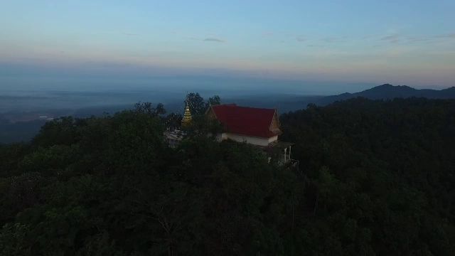 นักท่องเที่ยวชมทะเลหมอกพระธาตุดอยม่วงคำ จ.ลำปาง