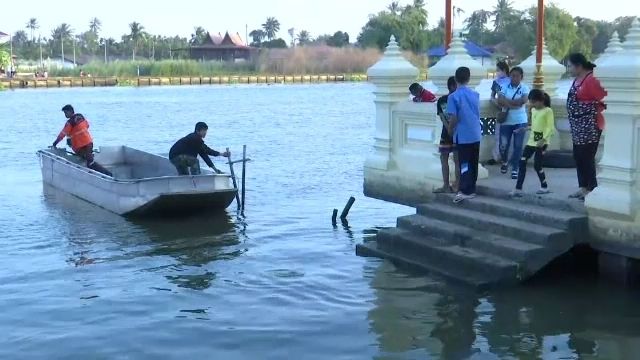 จัดเรือ-รถสองแถว รับส่ง ปชช.ได้รับผลกระทบสะพานข้ามแม่น้ำท่าจีนขาด
