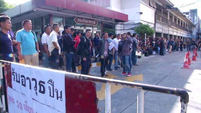 ตำรวจทั่วประเทศทยอยรับปืนสวัสดิการกว่า 2,500 นาย