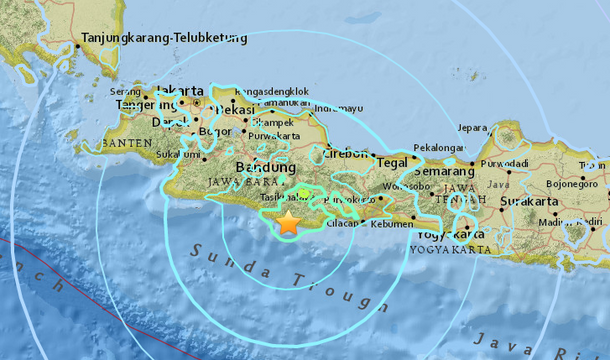 เกิดแผ่นดินไหว ขนาด 6.5 บนเกาะชวา อินโดนีเซีย เร่งอพยพ - เสียชีวิต 1 คน 