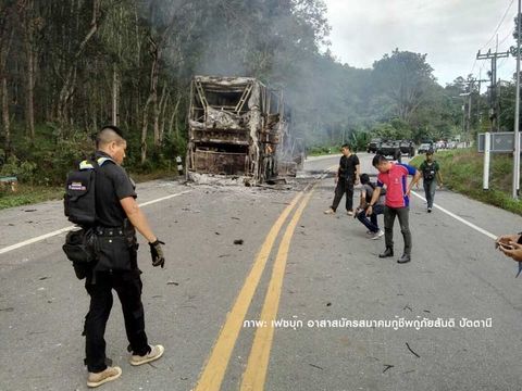 ป่วน! บันนังสตา คนร้ายจี้รถทัวร์สายเบตง-กรุงเทพ เผาวอดทั้งคัน