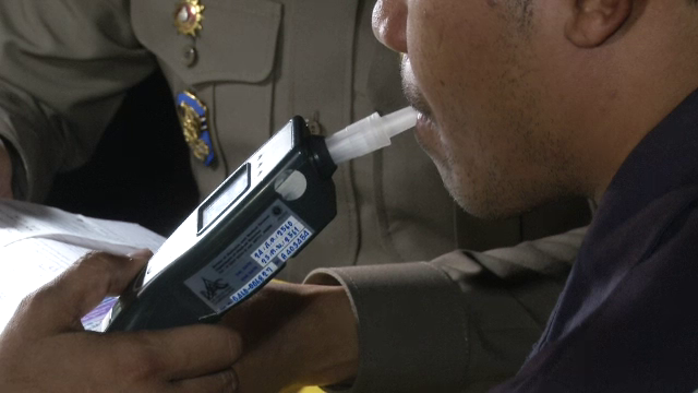 ตร.เข้มด่านตรวจ “เมาแล้วขับ” รับปีใหม่ ระบุ เมาซ้ำโทษหนักกว่าเดิม