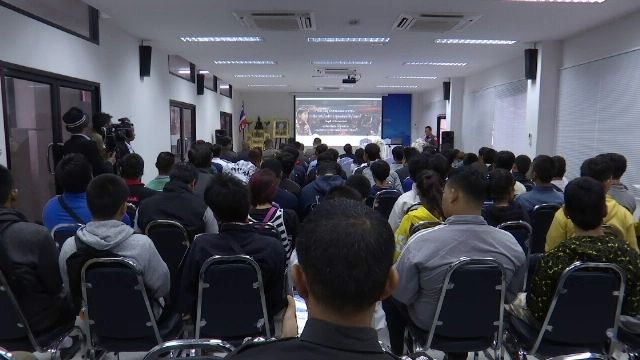 อบรมเยาวชนรวมตัวแข่งรถบนทางสาธารณะในค่ายทหาร