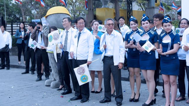 รณรงค์ “ขับช้า เปิดไฟหน้า คาดเข็มขัด” เพื่อความปลอดภัยในการเดินทางช่วงปีใหม่