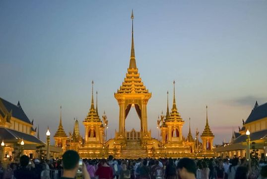 ประชาชนจำนวนมากเข้าชม "พระเมรุมาศ" วันสุดท้าย