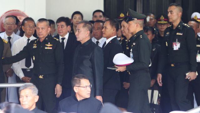 ปชช.ร่วมอาลัยเคลื่อนร่าง "พล.อ.เปรม" คลุมธงชาติสมเกียรติ