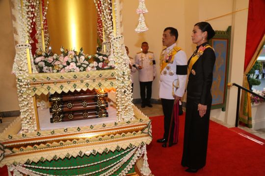 พระบาทสมเด็จพระเจ้าอยู่หัว-สมเด็จพระราชินี เสด็จฯ พระราชทานเพลิงศพ "พล.อ.เปรม"