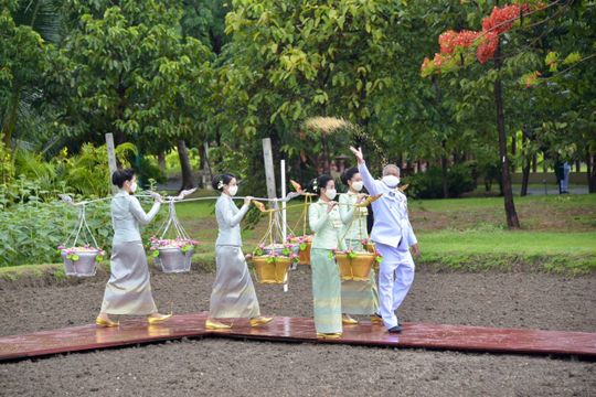 พิธีหว่านเมล็ดพันธุ์ข้าวในแปลงนาสาธิต วันพืชมงคล 2563