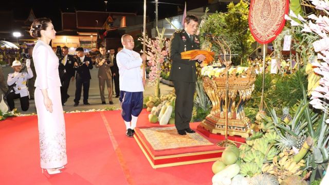 "ในหลวง-พระราชินี" ทรงปฏิบัติพระราชกรณียกิจที่ จ.นครสวรรค์