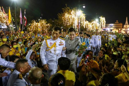 ปลื้มปีติ "ในหลวง-ราชินี" ทรงมีพระราชปฏิสันถารใกล้ชิดพสกนิกร