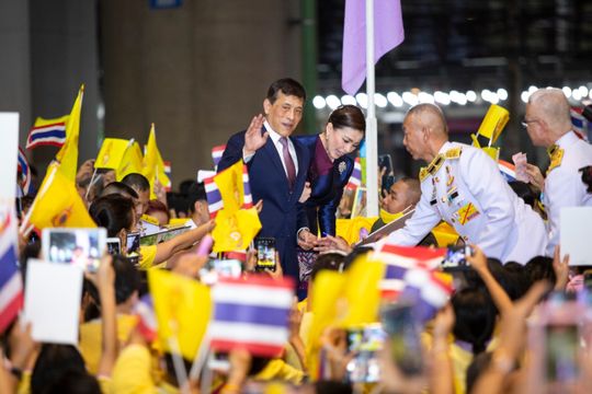 ปีติ "ในหลวง-พระราชินี" ทรงมีพระราชปฏิสันถารกับประชาชน