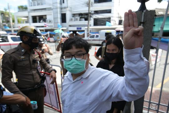 ตร.อายัดตัว "เพนกวิน" ขังต่อที่เรือนจำพิเศษฯ