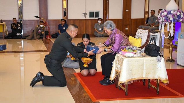 "กรมสมเด็จพระเทพฯ" พระราชทานพระให้ มทภ.2 แจกจ่ายทหารชายแดนไทย-กัมพูชา