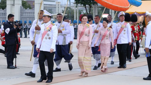 “ในหลวง-พระราชินี” ทรงบำเพ็ญพระราชกุศลวันปิยมหาราช 2568