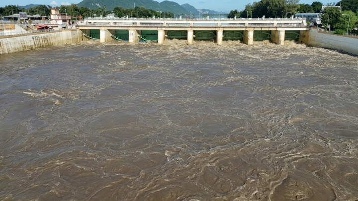 Residents in four central provinces warned of rising Mae Klong