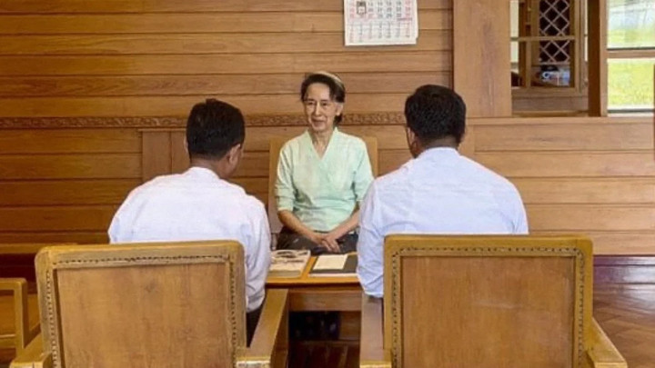 Detained Suu Kyi receives UK royal package: Myanmar govt