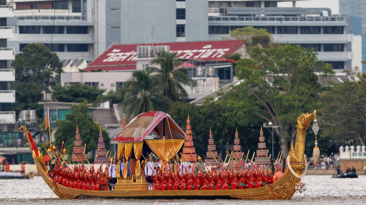 Royal barge procession holds first full-dress rehearsal 