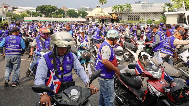 Pattaya scraps blue taxi jackets after public backlash