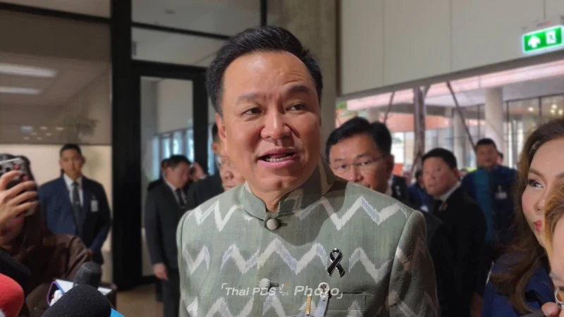 นายอนุทิน ชาญวีรกูล นายกรัฐมนตรี ให้สัมภาษณ์กับสื่อมวลชน ในประเด็นเรื่อง "สส.ไอเดียร์" เมื่อวันที่ 21 ต.ค. 69