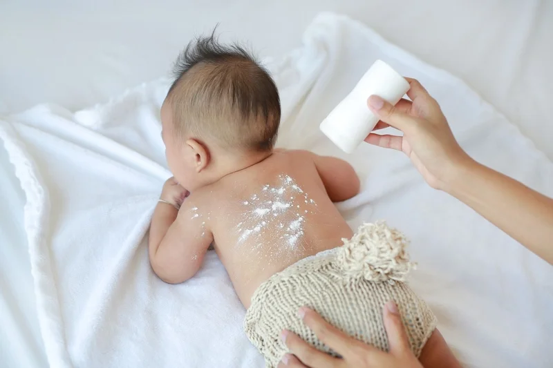 พ่อแม่พยายามหาวิธีให้ลูกน้อยหลับ